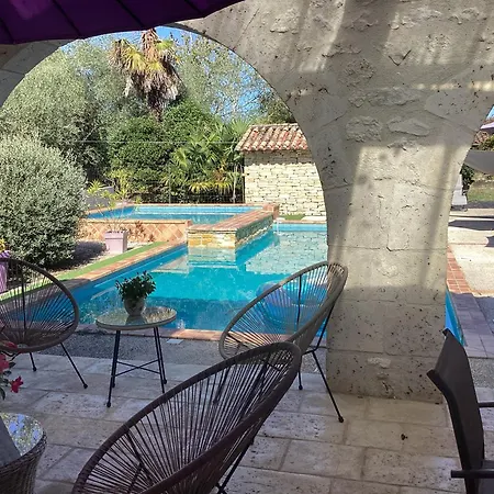 Le Bois De Bed and breakfast Montpouillan
